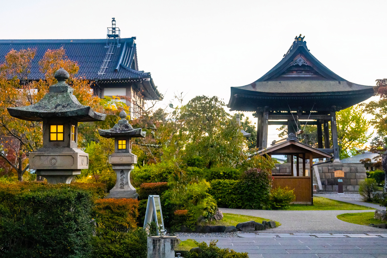 Japan Cherry Blossom Tour: Shirakawago - Tokyo - Mt. Fuji - Matsumoto - Nagoya